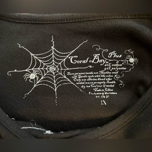 Halloween Ghost Top 1X Crisp White Satin and Sequins Ghosts - Picture 4 of 4